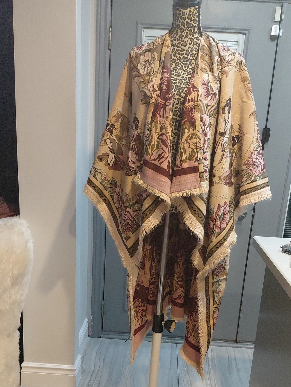 Classic Beige Floral Tapestry Kimono with Rose Accents